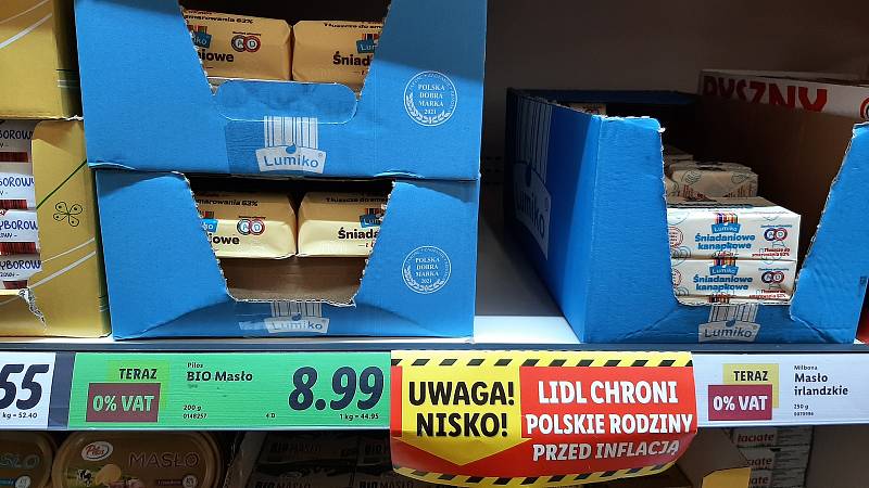 Výhodné nákupy v polských supermarketech i na tržištích. stejně jako levný benzín a nafta lákají stále více Čechů k nákupům za hranicí.