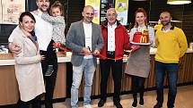 Hostem otevření restaurace McDonald´s v Havířově byl v pátek 7. května také trenér hokejových Vítkovic Miloš Holaň.