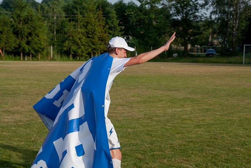 Fotbalisté Slavoje se radují z vítězství v soutěži.