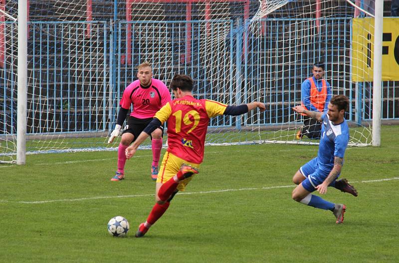 Havířovští fotbalisté (v modrém) zdolali Frýdlant rozdílem dvou branek.