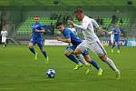 Karvinští fotbalisté (v bílém) zaslouženě porazili Liberec 2:1.