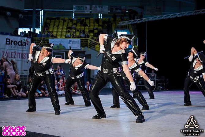 Na taneční soutěž vyrazily karvinské ženy se speciálním policejním vystoupením. Foto: archiv Femme Fatale 