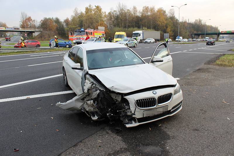 Nehoda dvou osobních automobilů na Ostravské ulici v Havířově.