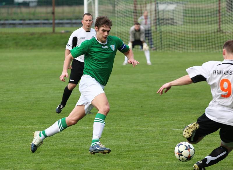 V derby v I.A třídě se z výhry nad Albrechticemi (v bílém) radovali hráči Dolních Datyní.