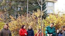 Školáci ze ZŠ Žákovská v Havířově společně s učiteli vysadili pamětní lípu.