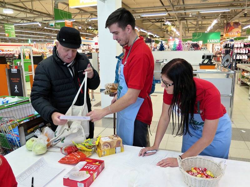 V sobotu se konal 4. ročník Národní potravinové sbírky. Armáda spásy v Havířově se do této celorepublikové humanitární akce zapojuje od jejího vzniku. Místem, kde zájemci mohli přispět, bylo již tradičně obchodní centrum Globus.