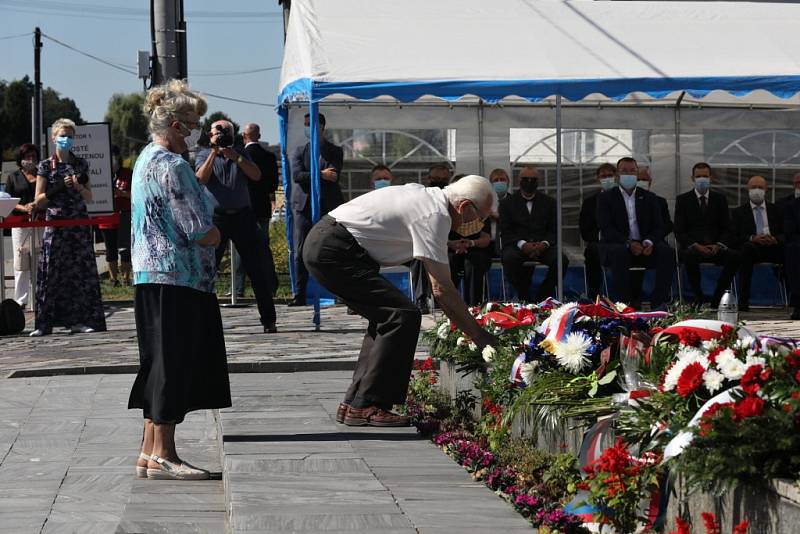 Z důvodu hygienických opatření šíření onemocnění Covid-19 se letos pieta konala pouze v omezeném režimu.