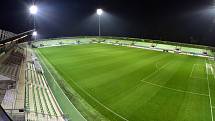 Zkouška osvětlení na fotbalovém stadionu.