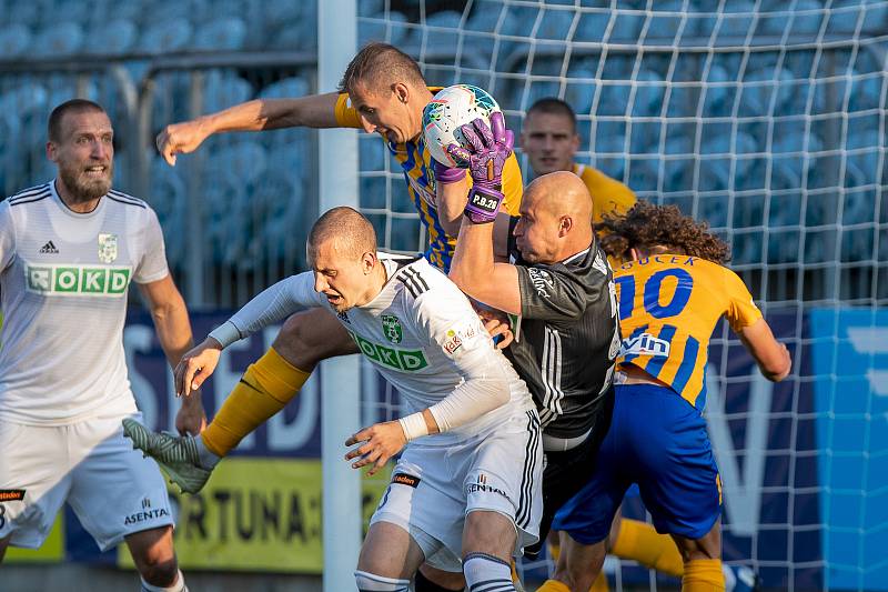 Ligové derby nepoznalo vítěze. Opava remizovala s Karvinou (v bílém) bez branek.