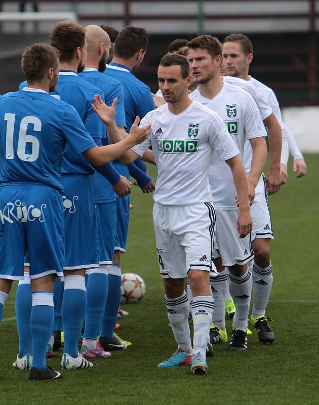 Karvinští fotbalisté (v bílém) porazili Ústí nad Labem.