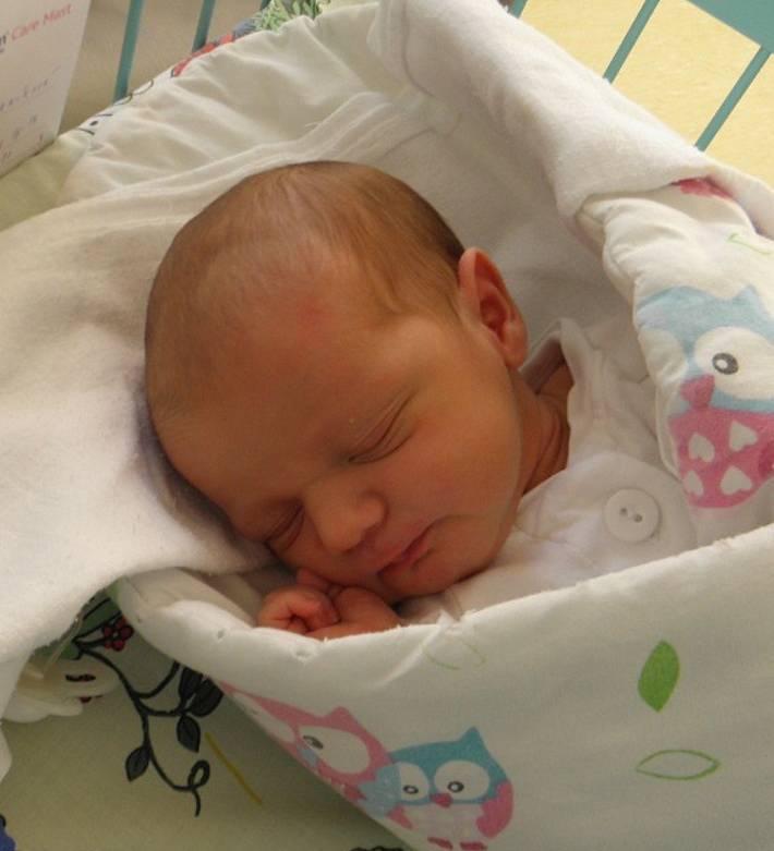 Viktorie Dvorníková se narodila 3. listopadu mamince Pavlíně Dvorníkové z Karviné. Po porodu Viktorka vážila 3230 g a měřila 50 cm.
