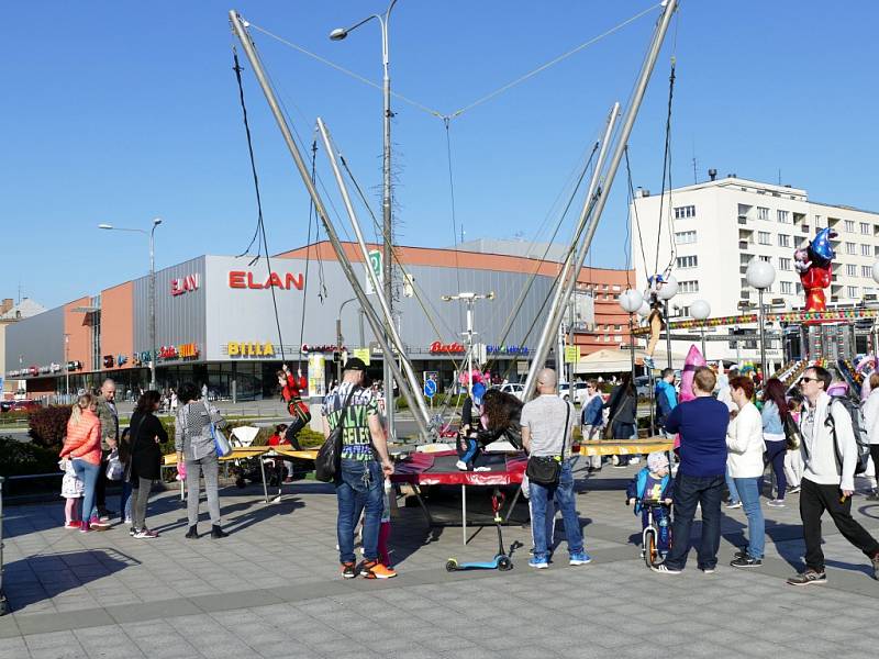 Velikonoční městečko na náměstí Republiky v Havířově, čtvrtek 18. dubna odpoledne.