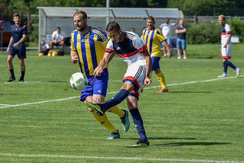 Fotbalový klub SK Stonava. V poslední přípravě před sezonou domácí hráči (ve žlutém) porazili Věřňovice 4:1.