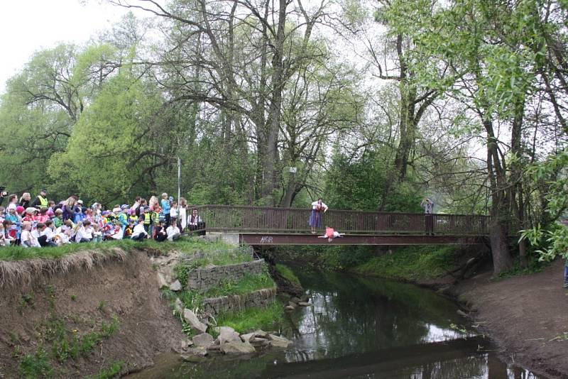 Havířovští školáci vyhnali z města zimu a přivítali jaro. 