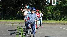 Děti prvního stupně základních škol v Českém Těšíně chodí pravidelně na výuku na dopravní hřiště.