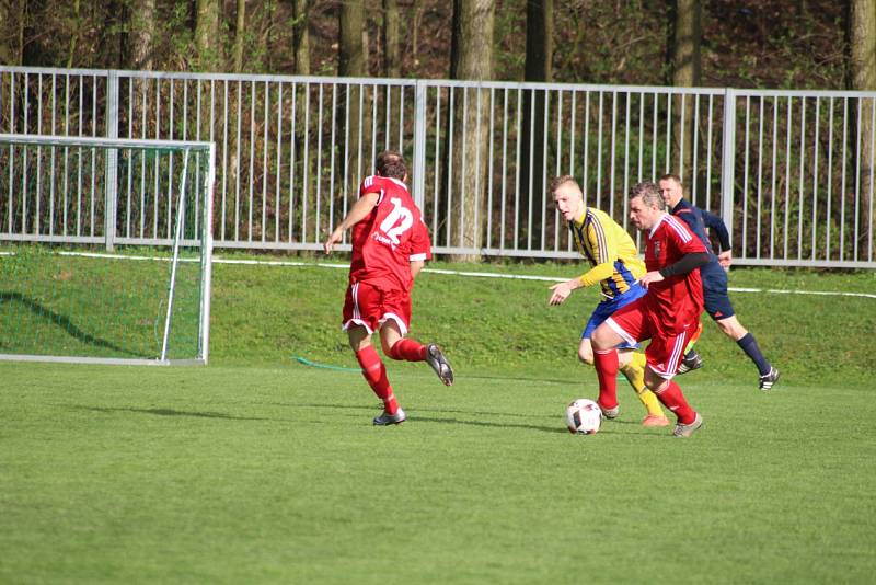 V derby Orlová - Bohumín se radovali hosté (ve žlutém).