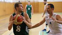 Basketbalisté Karviné (v zeleném) zdolali VŠB Ostrava a skončili na Emil Cupu druzí.