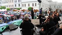 V sobotu se na Masarykově náměstí v rámci oslav Dnů Karviné představil pěvecký soubor Permoník.