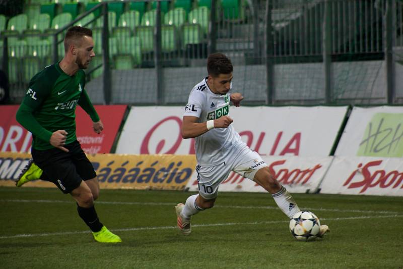 Z utkání Karviná (v bílém) - Jablonec 2:1