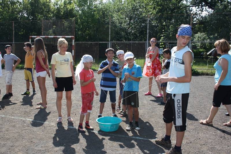 Letní tábor pořádaný dobrovolnickou organizací ADRA v zakarpatském Mukačevě. 