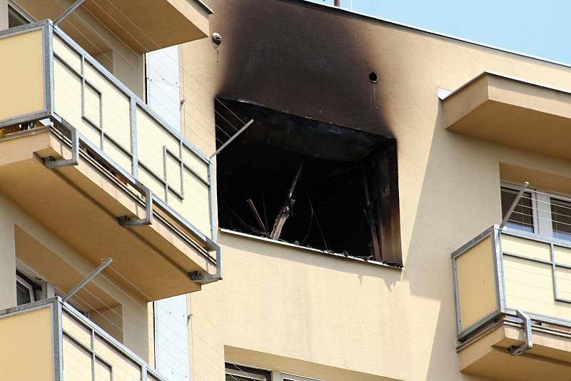 Požár s nálezem těla, byt Český Těšín, pondělí 20. června 2022.