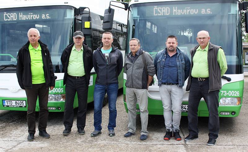 Celkem devatenáct řidičů autobusů, kteří v práci ujeli více jak milion kilometrů bez nehod, ocenilo vedení společnosti 3ČSAD.