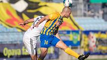 Ligové derby nepoznalo vítěze. Opava remizovala s Karvinou (v bílém) bez branek.