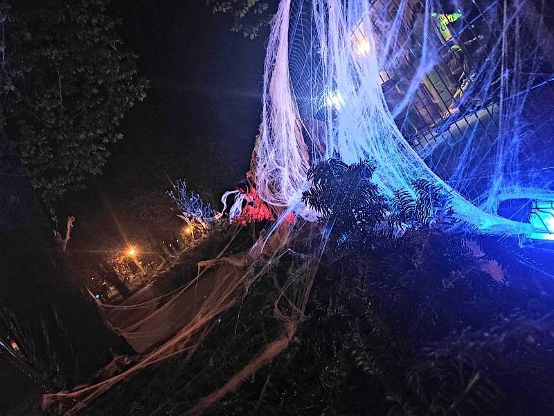 Filipojakubská procházka. Nábřeží Míru v Českém Těšíně patřilo první květnový víkend čarodějnicím.