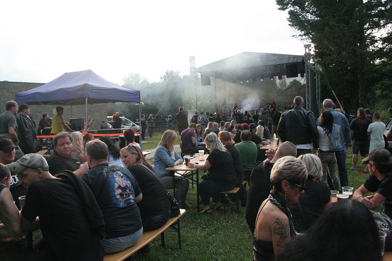 V Karviné na Lodičkách se v pátek konal první ročník hudebního festivalu Karviná Rocks. Vystoupily mj. kapely Witch Hammer, Messalina a Doga.