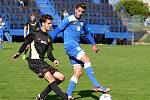 Havířovští fotbalisté (v modrém) se doma vytáhli a deklasovali Dolní Benešov.