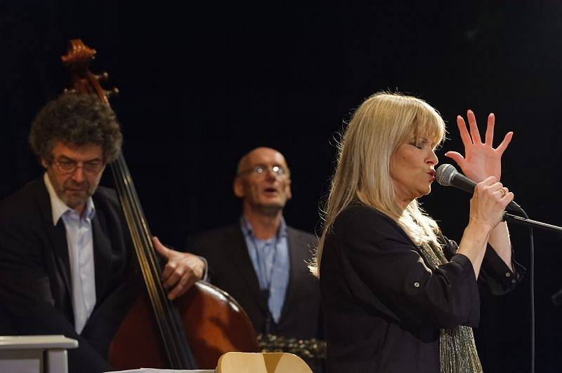 V Těšíně se o víkendu konal 40. ročník Těšínského jazzového festivalu. Vystoupila tam taková esa jako např. Laco Deczi, Chantall Poulain nebo Martin Chodúr.