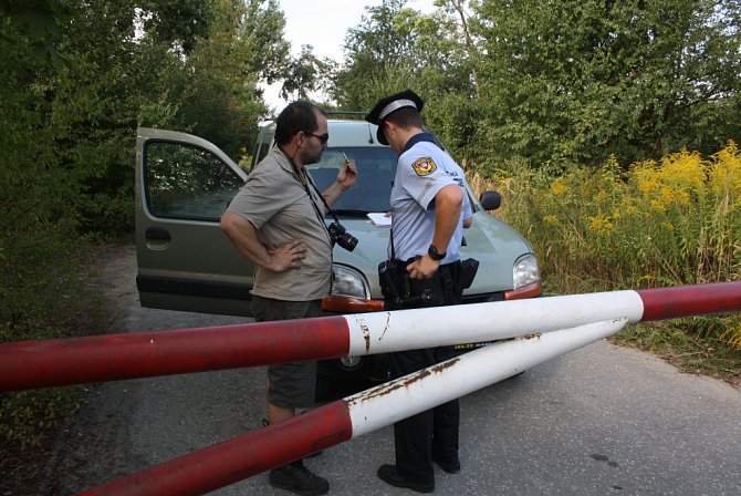 Bohdan Svorník při řešení uzavřené silnice v Havířově.