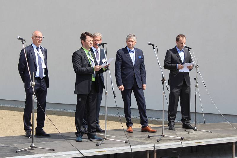 Slavnostní zahájení provozu v továrně Mölnlycke v Havířově-Dolní Suché 17. 5. 2017.