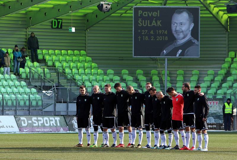 Karviná (v bílém) zdolal Zlín vysoko 4:0.