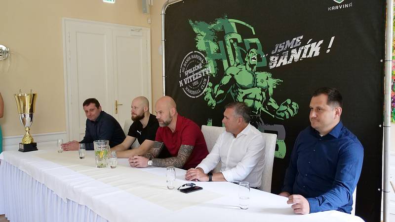 Házenkářský tým HCB Karviná představil novinářům nové posily.