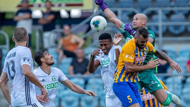 Slezské derby mezi Karvinou a Opavou je opět tady.