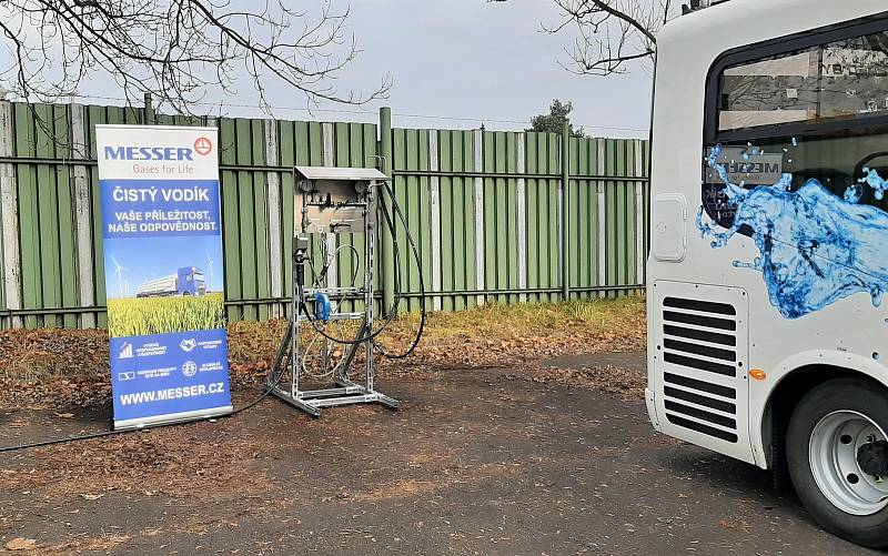 ČSAD Havířov testuje na trase Havířov - Ostrava autobus na vodíkový pohon. Zapůjčený ho má ze Slovenska. Prosinec 2022.