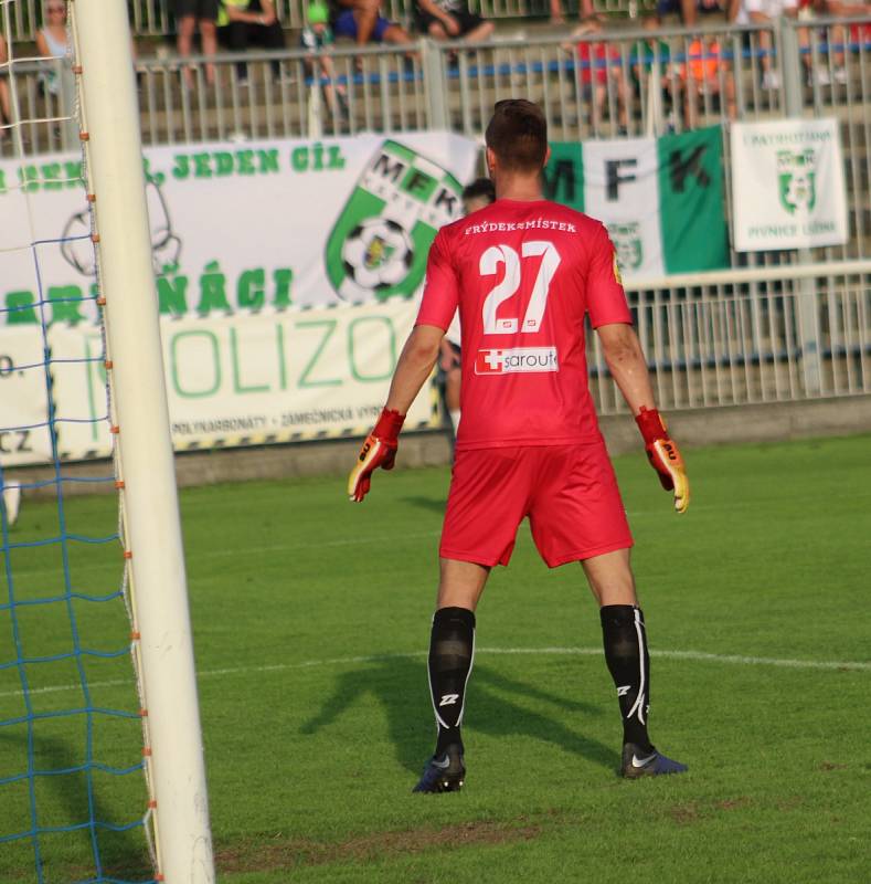 Karvinští fotbalisté (v zeleném) vyhráli ve Frýdku-Místku 3:1.