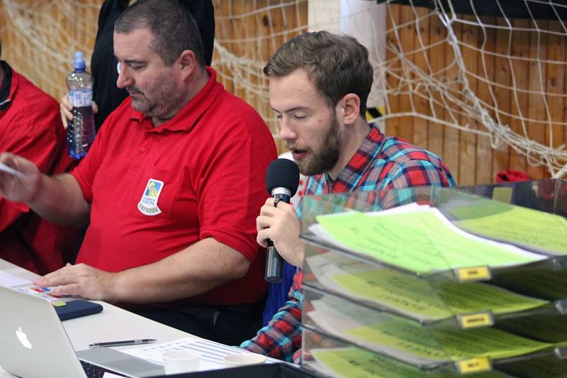 V Orlové začalo mezinárodní mistrovství ČR juniorů v badmintonu.