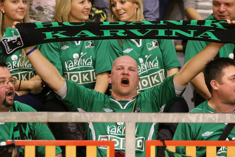 Házenkáři Karviné (v zeleném) vyhráli ve Frýdku.