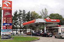 Srovnání cen benzinu u čerpací stanice stejné značky v Karviné a polských Žibřidovicích. Na snímku benzinka Orlen v Žibřidovicích. 14. září 2023.