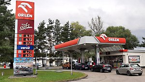 Srovnání cen benzinu u čerpací stanice stejné značky v Karviné a polských Žibřidovicích. Na snímku benzinka Orlen v Žibřidovicích. 14. září 2023.