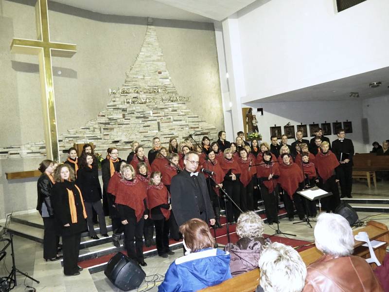 Obohacením havířovského předvánočního kulturního života byl sobotní koncert duchovní hudby ve zcela zaplněném kostele svaté Anny.