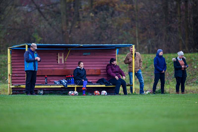 Fotbalistky Havířova (v modrém) porazily Vsetín.