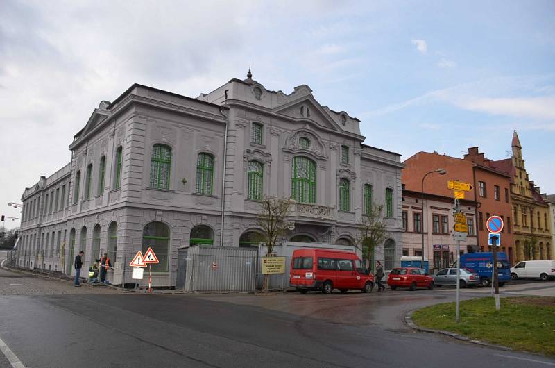 Oprava Národního domu v Bohumíně. 
