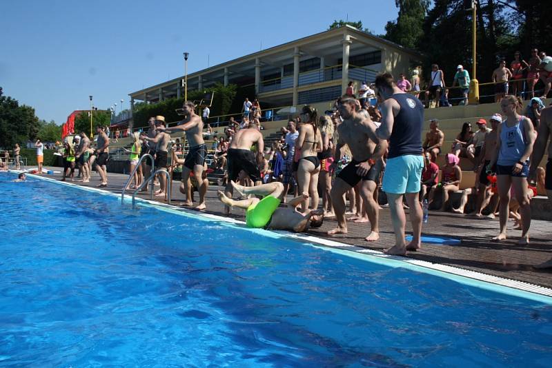 CrossFit závody Superior 14 Summer Games 2015 na letním koupališti v Havířově