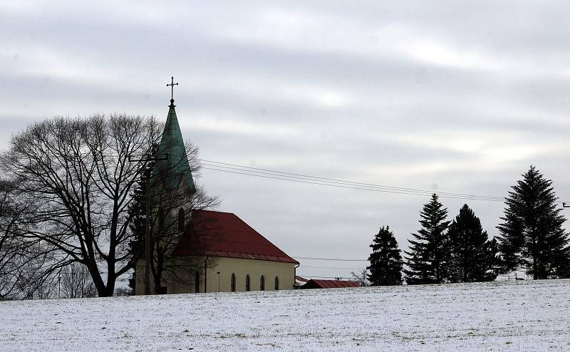 Hornická obec Stonava před 30 lety doslova vstala z popela. Dnes má necelých 2000 obyvatel a velmi dobrou infrastrukturu. Evangelický kostel.