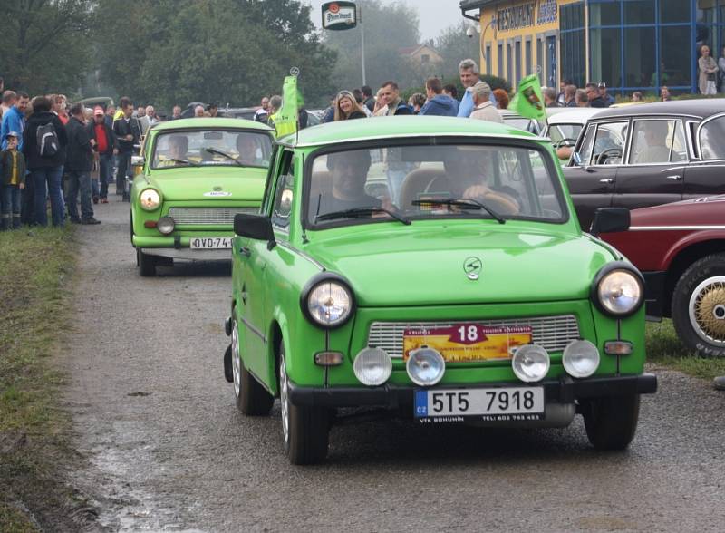 Sraz auto a moto veteránů v Orlové.