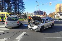 Páteční nehoda dvou aut v Havířově.