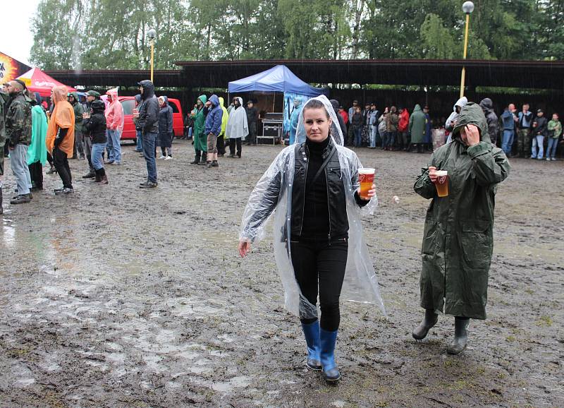 Od čtvrtka do soboty probíhal ve Vyšních Lhotách v podhůří Beskyd hudební festival Kamenité Open 2017. Největší hvězdou byla slovenská kapela Ravenclow, s níž vystoupil legendární Kai Hansen, lídr kapely Gamma Ray.